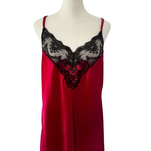 Vintage Vanity Fair Nightgown black Lace and Shiny red Satin USA Slip Gown large - Picture 3 of 8